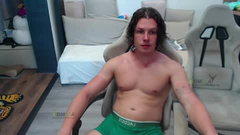 Snapshot of sunny1girl chatting on June 5, 12:22 pm Alice and Sergey online show from June 5, 12:22 pm
