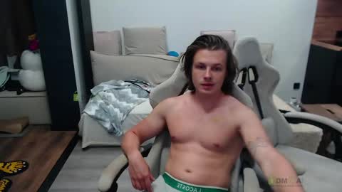 Snapshot of sunny1girl chatting on June 7, 6:33 pm Alice and Sergey online show from June 7, 6:33 pm