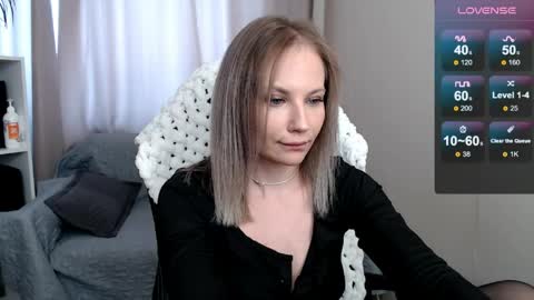 Snapshot of sunny_bunny6 chatting on June 1, 5:42 am Naomi online show from June 1, 5:42 am