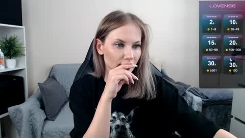 Snapshot of sunny_bunny6 chatting on June 22, 5:04 am Naomi online show from June 22, 5:04 am