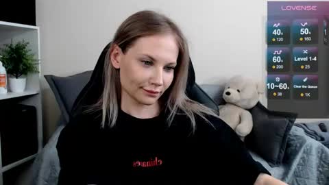 Snapshot of sunny_bunny6 chatting on June 23, 5:49 am Naomi online show from June 23, 5:49 am