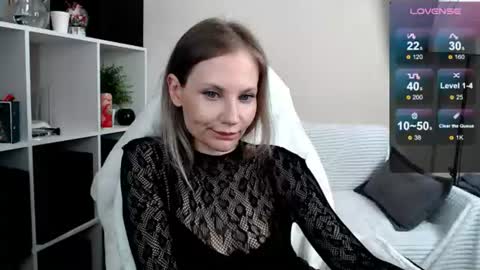 Snapshot of sunny_bunny6 chatting on July 27, 8:27 pm Naomi online show from July 27, 8:27 pm