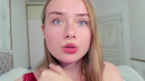 Snapshot of sunny_love__ chatting on November 1, 12:29 pm Vanessa online show from November 1, 12:29 pm