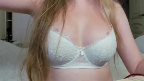 Snapshot of sunny_love__ chatting on November 8, 12:38 pm Vanessa online show from November 8, 12:38 pm