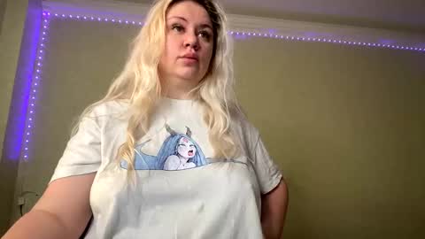 Snapshot of sunny_mood chatting on January 9, 6:48 am sunny mood online show from January 9, 6:48 am