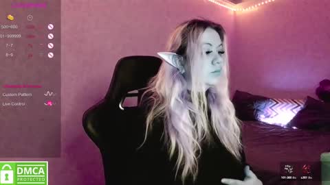 Snapshot of sunny_mood chatting on February 27, 4:32 pm sunny mood online show from February 27, 4:32 pm