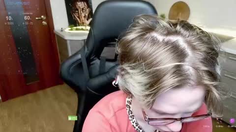 Snapshot of sunny_mood chatting on May 22, 8:53 am sunny mood online show from May 22, 8:53 am