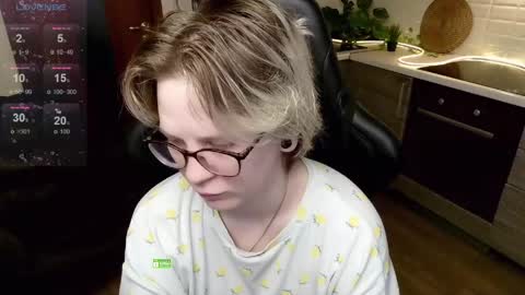 Snapshot of sunny_mood chatting on May 23, 6:40 am sunny mood online show from May 23, 6:40 am