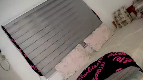 Snapshot of sunny_sexie chatting on July 21, 9:11 am sunny_sexie online show from July 21, 9:11 am