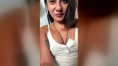 sunnybluee online show from May 31, 1:07 pm