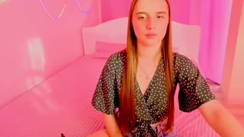 Snapshot of sunnybunnyy5 chatting on March 13, 1:40 pm Liza online show from March 13, 1:40 pm