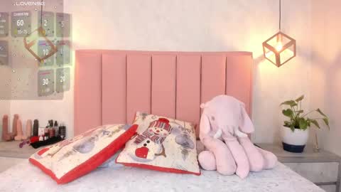  S U N N Y online show from December 5, 7:38 pm