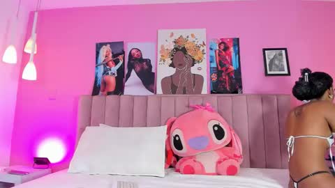 Snapshot of sunnypage chatting on October 18, 12:24 am online show from October 18, 12:24 am