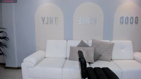 Snapshot of sunnyrivers_ chatting on February 7, 6:45 pm Sunny Rivers online show from February 7, 6:45 pm