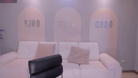 Snapshot of sunnyrivers_ chatting on October 3, 6:27 pm Sunny Rivers online show from October 3, 6:27 pm