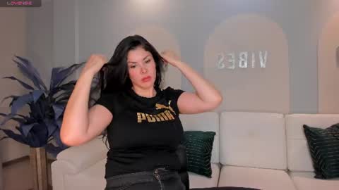 Snapshot of sunnyrivers_ chatting on July 2, 5:19 pm Sunny Rivers online show from July 2, 5:19 pm