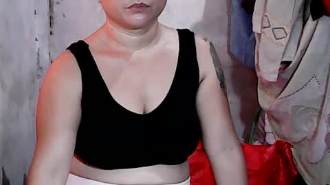 Snapshot of sunshine_38 chatting on July 20, 11:29 pm sunshine_38 online show from July 20, 11:29 pm