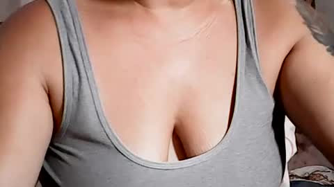 Snapshot of sunshine_38 chatting on August 3, 9:51 pm sunshine_38 online show from August 3, 9:51 pm