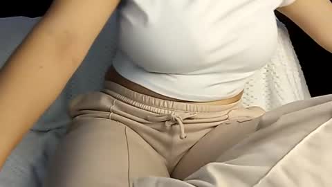 Annie online show from March 9, 8:42 pm