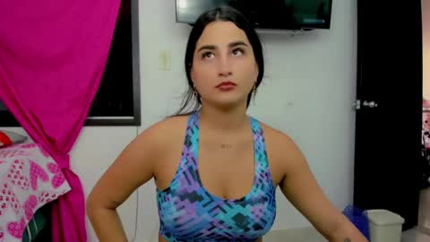 Snapshot of sunshine_uwu22 chatting on December 8, 7:00 pm Andrea Rodriguez online show from December 8, 7:00 pm