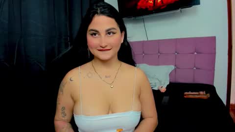 Snapshot of sunshine_uwu22 chatting on September 25, 7:28 pm Andrea Rodriguez online show from September 25, 7:28 pm