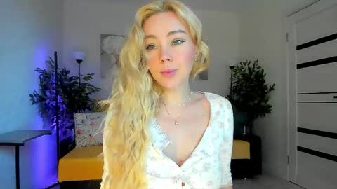 Jenn online show from June 7, 2:27 am