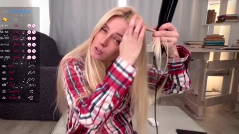 Snapshot of super_peach_stream chatting on February 5, 9:36 am ANNApvt open full info in bio online show from February 5, 9:36 am