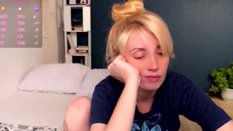 Snapshot of super_peach_stream chatting on October 13, 4:29 pm ANNApvt open full info in bio online show from October 13, 4:29 pm