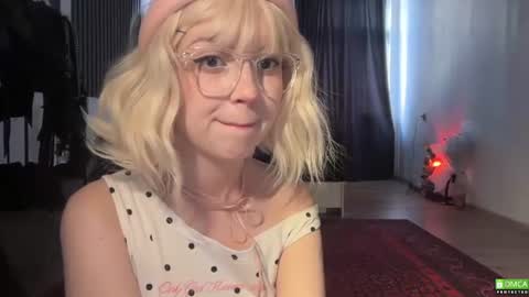 Snapshot of super_pixie chatting on July 24, 1:53 pm super_pixie online show from July 24, 1:53 pm