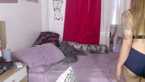 Snapshot of superhotvaleria chatting on November 11, 1:49 am Im val online show from November 11, 1:49 am