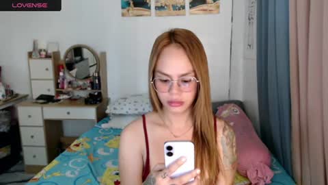 Snapshot of superhotvaleria chatting on June 17, 12:24 am Im val online show from June 17, 12:24 am