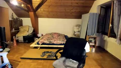 Snapshot of supersquirrel81 chatting on August 3, 9:18 pm supersquirrel81 online show from August 3, 9:18 pm