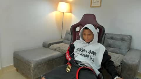 Snapshot of supreme_badboy2 chatting on August 7, 1:57 pm supreme_badboy2 online show from August 7, 1:57 pm
