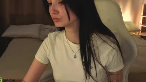 Annie online show from April 21, 1:42 am