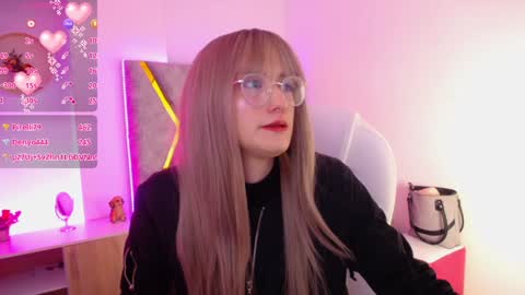 Snapshot of susan_hottye_ chatting on December 19, 11:18 am Susan online show from December 19, 11:18 am