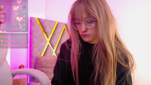 Snapshot of susan_hottye_ chatting on December 19, 2:35 pm Susan online show from December 19, 2:35 pm