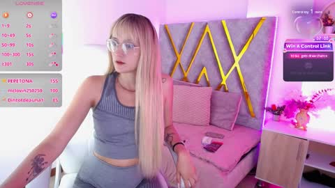 Snapshot of susan_hottye_ chatting on January 19, 2:59 pm Susan online show from January 19, 2:59 pm