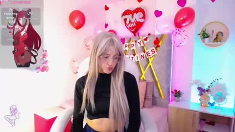 Snapshot of susan_hottye_ chatting on February 8, 11:33 am Susan online show from February 8, 11:33 am