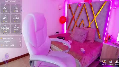 Snapshot of susan_hottye_ chatting on February 22, 11:46 am Susan online show from February 22, 11:46 am