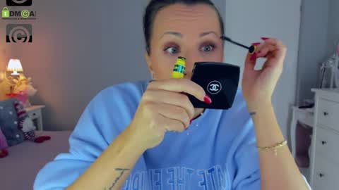 Snapshot of susanjewel chatting on December 6, 7:43 am SusanJewel online show from December 6, 7:43 am