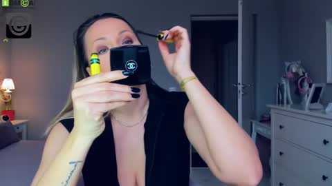 Snapshot of susanjewel chatting on March 1, 10:13 am SusanJewel online show from March 1, 10:13 am