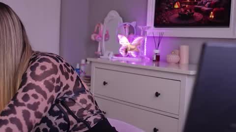 Snapshot of susanjewel chatting on October 26, 11:16 am SusanJewel online show from October 26, 11:16 am