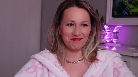 SusanJewel online show from March 27, 8:59 am