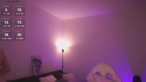  Sus Moore  online show from February 25, 8:29 pm