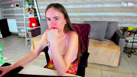 susansmitt online show from September 16, 7:04 pm