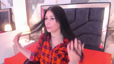 susanvilla online show from February 17, 8:04 pm