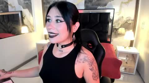 susanvilla online show from April 13, 8:47 pm