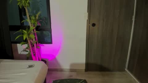 SusieGlass online show from March 9, 4:27 am