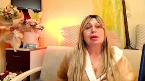 SusiexNoreen online show from April 22, 2:18 pm