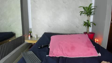 Snapshot of sussanmilf_ chatting on February 15, 2:11 pm sussanmilf  online show from February 15, 2:11 pm